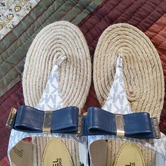 MICHAEL KORS* logo Leather Upper Thong Sandal Espadrille Rubber Bottom Size 6 - Picture 6 of 12